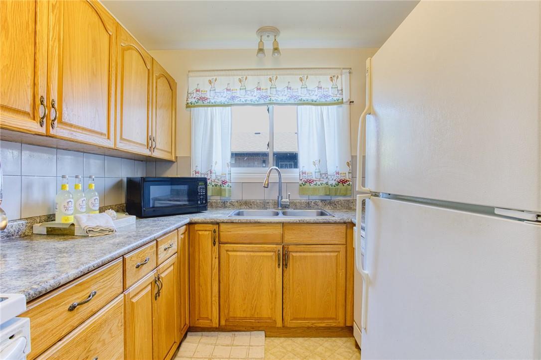 Image of property at 4 Cedar Glen