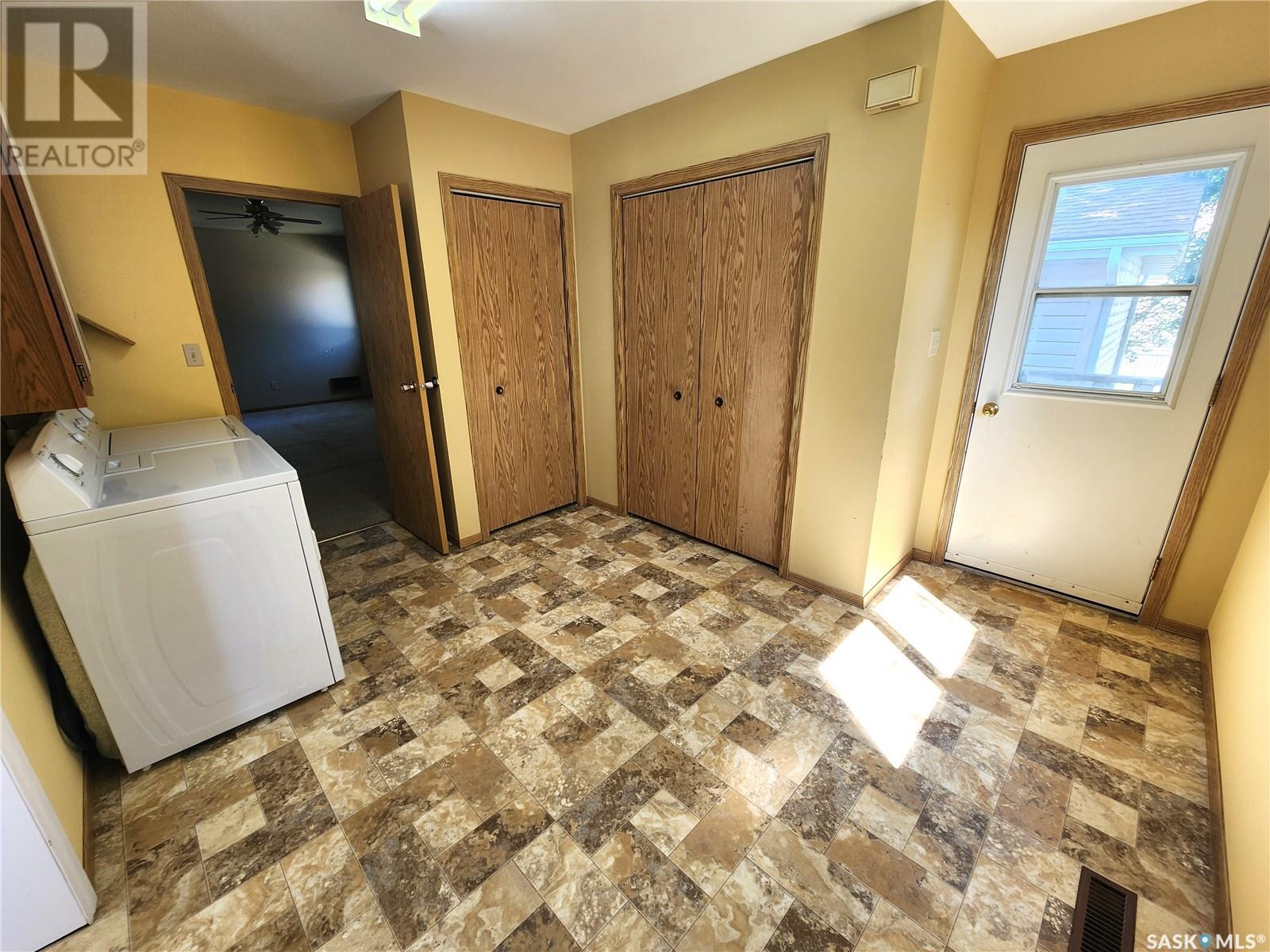 101 Belfast Street, North Portal, Saskatchewan  S0C 1W0 - Photo 3 - SK977658
