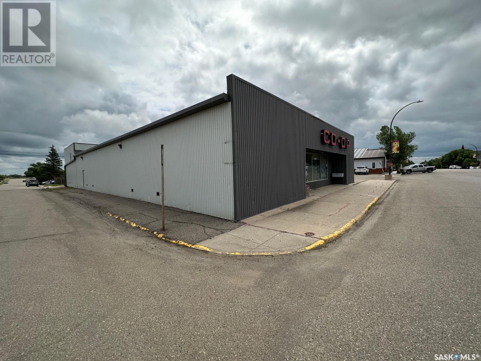 203 Main Street, Eston, Saskatchewan  S0L 1A0 - Photo 4 - SK977595