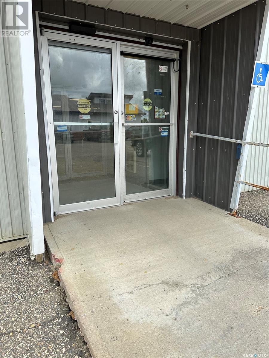 203 Main Street, Eston, Saskatchewan  S0L 1A0 - Photo 6 - SK977595