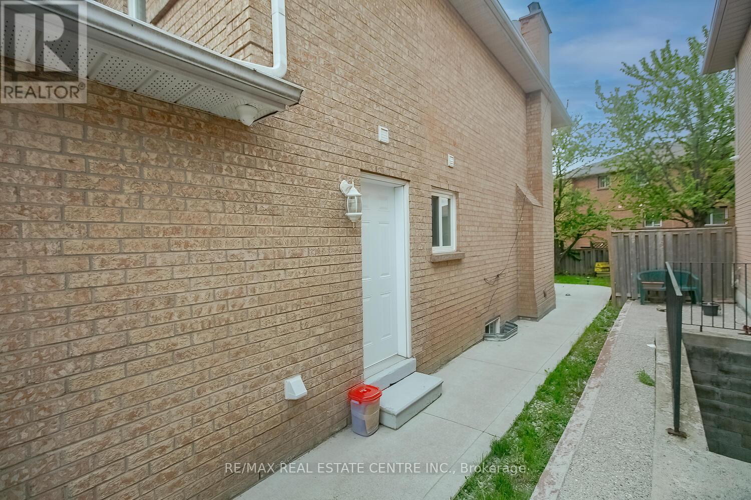 25 Oaklea Boulevard, Brampton (Fletcher's Creek South), Ontario  L6Y 4H7 - Photo 30 - W9055114