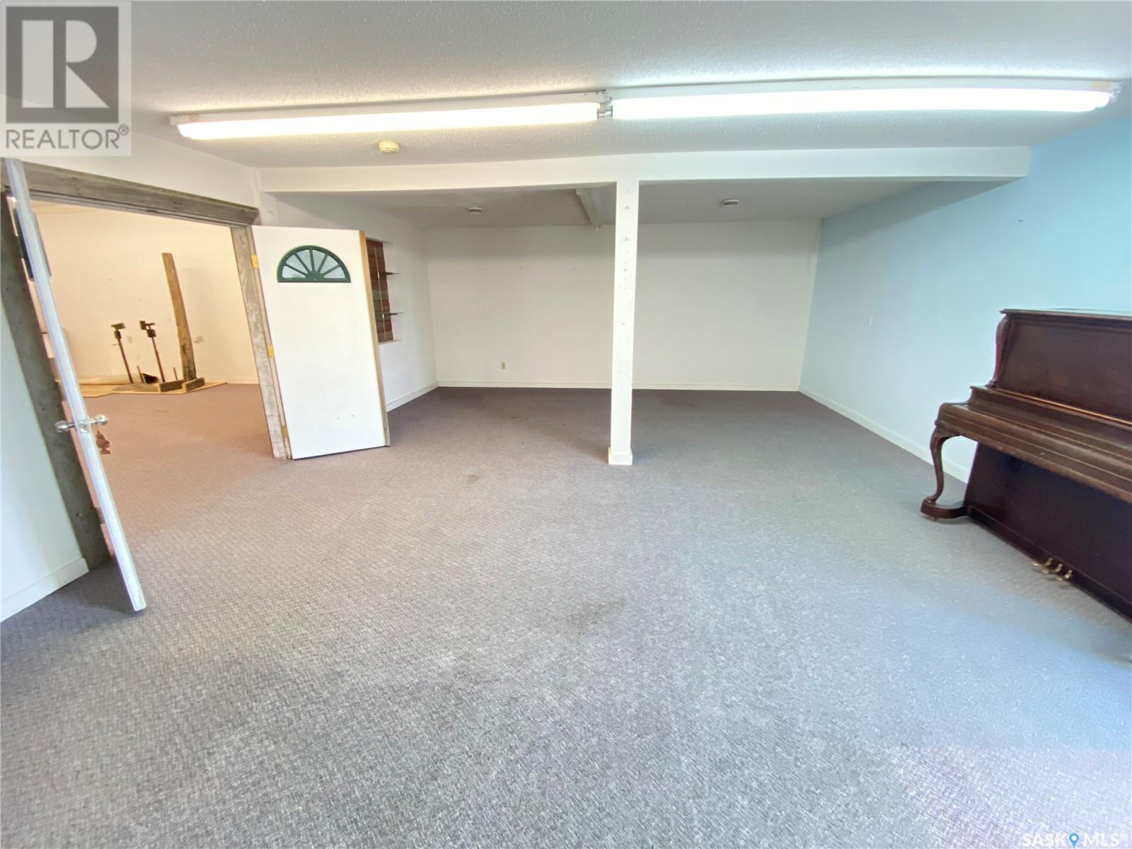 1531 1st Avenue Nw, Weyburn, Saskatchewan  S4H 3E3 - Photo 2 - SK977763
