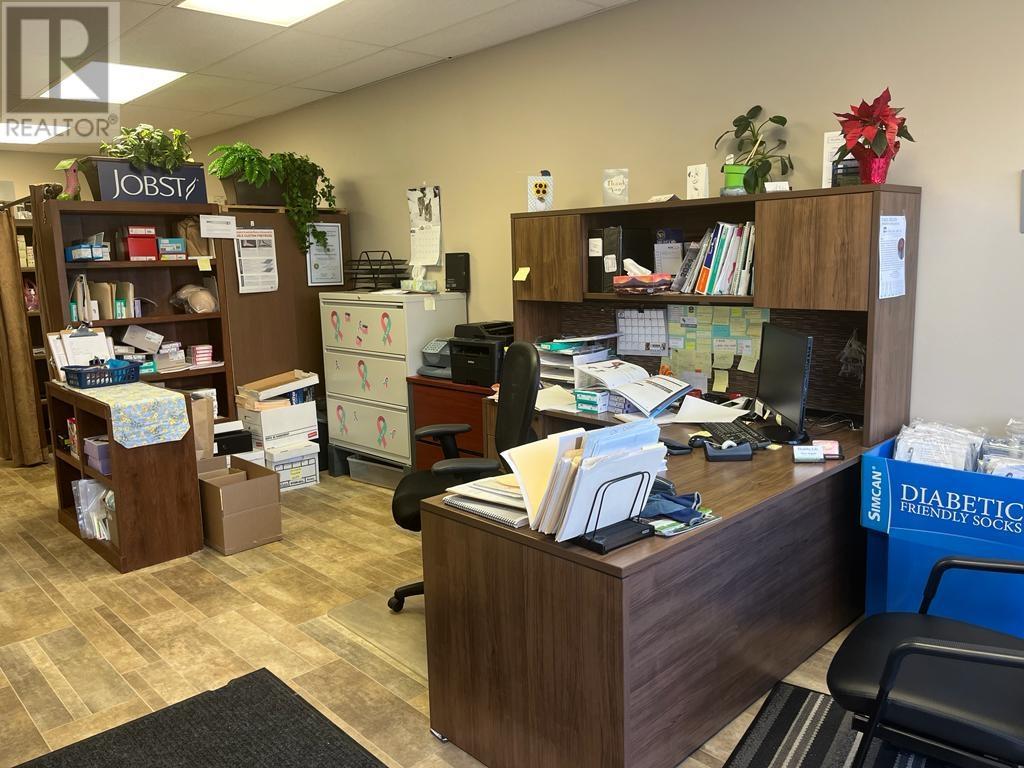 8-111 Oriole Road, Kamloops, British Columbia   - Photo 2 - 180046