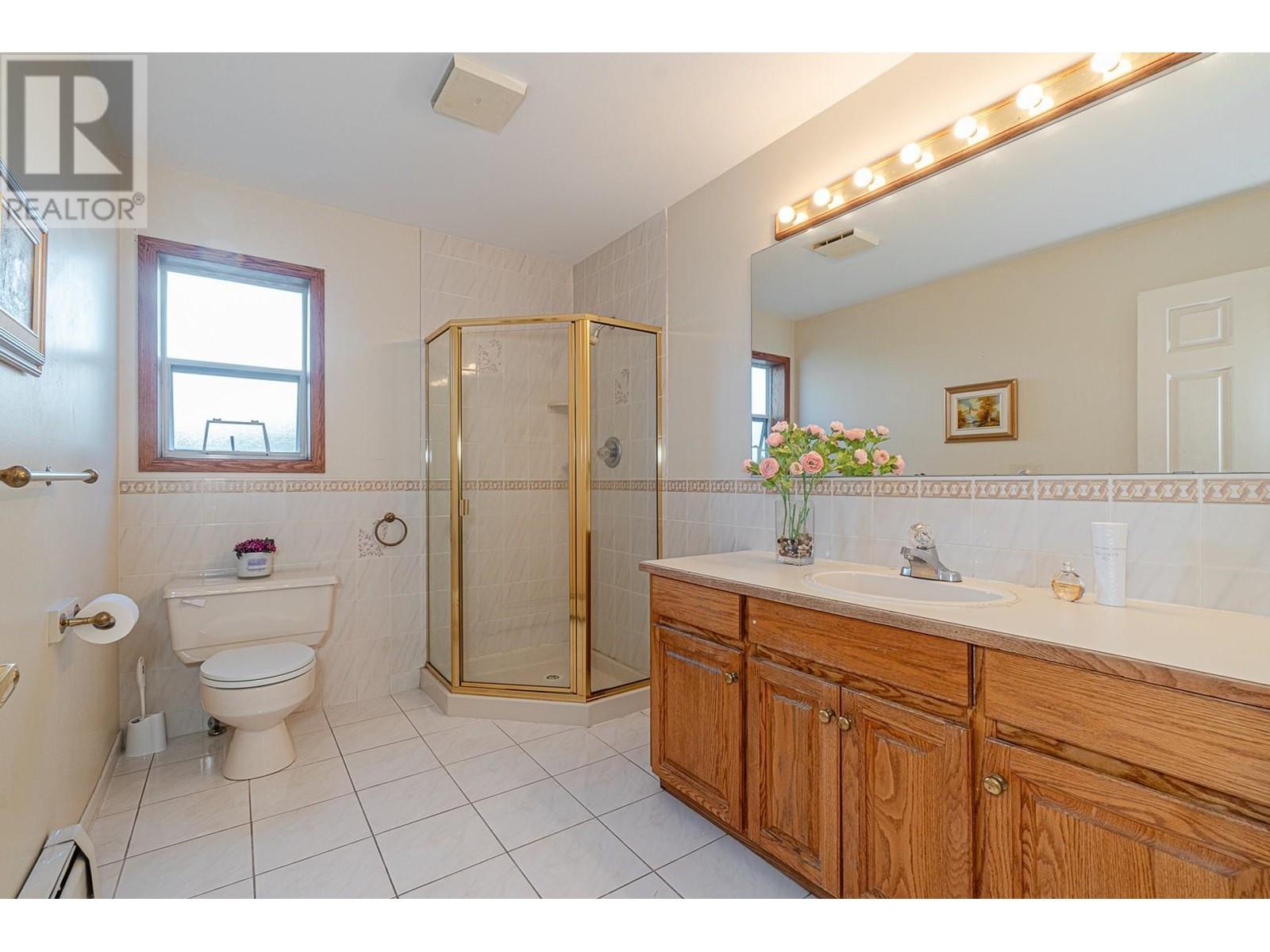 Listing Picture 12 of 31 : 6865 GRANT PLACE, Burnaby / 本拿比 - 魯藝地產 Yvonne Lu Group - MLS Medallion Club Member