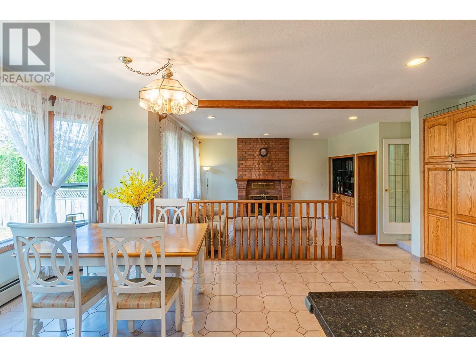 Listing Picture 9 of 31 : 6865 GRANT PLACE, Burnaby / 本拿比 - 魯藝地產 Yvonne Lu Group - MLS Medallion Club Member