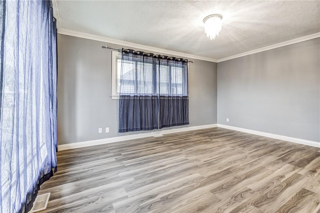 5 Bartlett Street, Niagara Falls, Ontario  L2M 5K5 - Photo 6 - H4200951