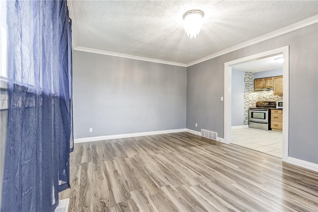 5 Bartlett Street, Niagara Falls, Ontario  L2M 5K5 - Photo 7 - H4200951