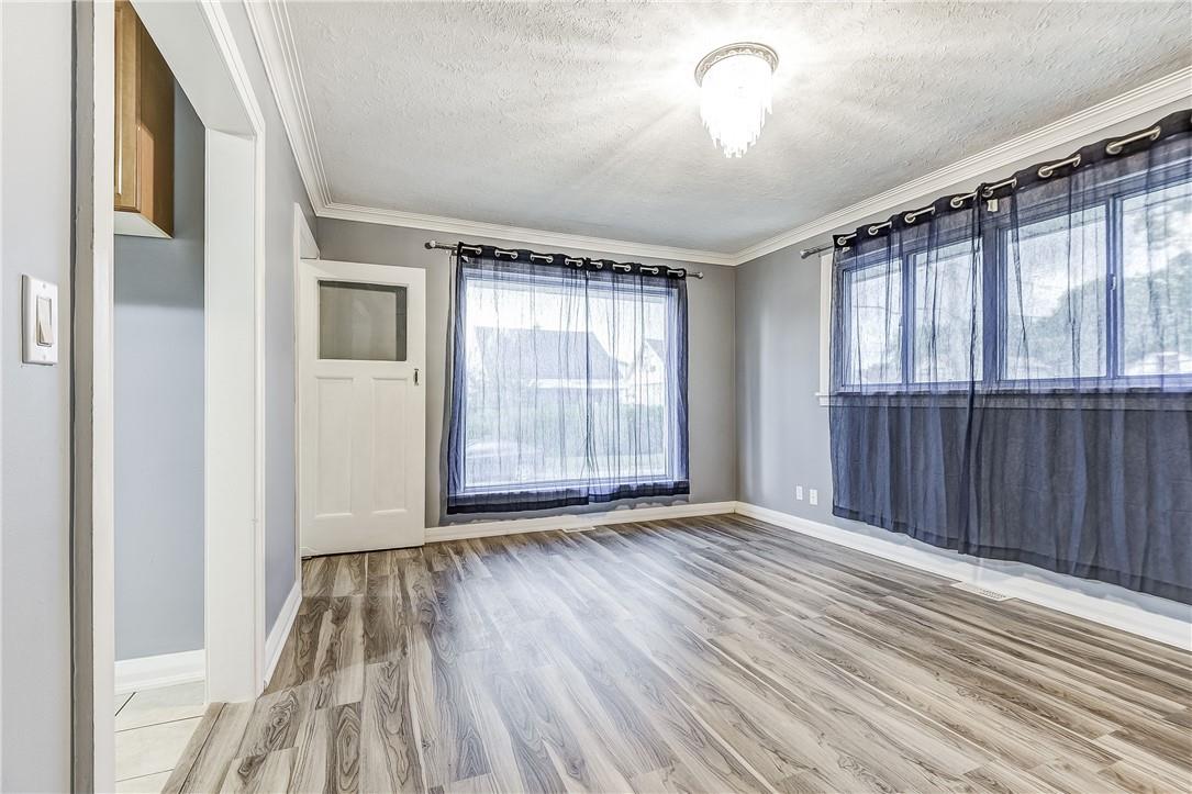 5 Bartlett Street, Niagara Falls, Ontario  L2M 5K5 - Photo 9 - H4200951