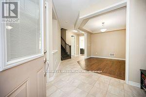 31 Mincing Trail, Brampton (Northwest Brampton), Ontario  L6S 5T4 - Photo 3 - W9063944