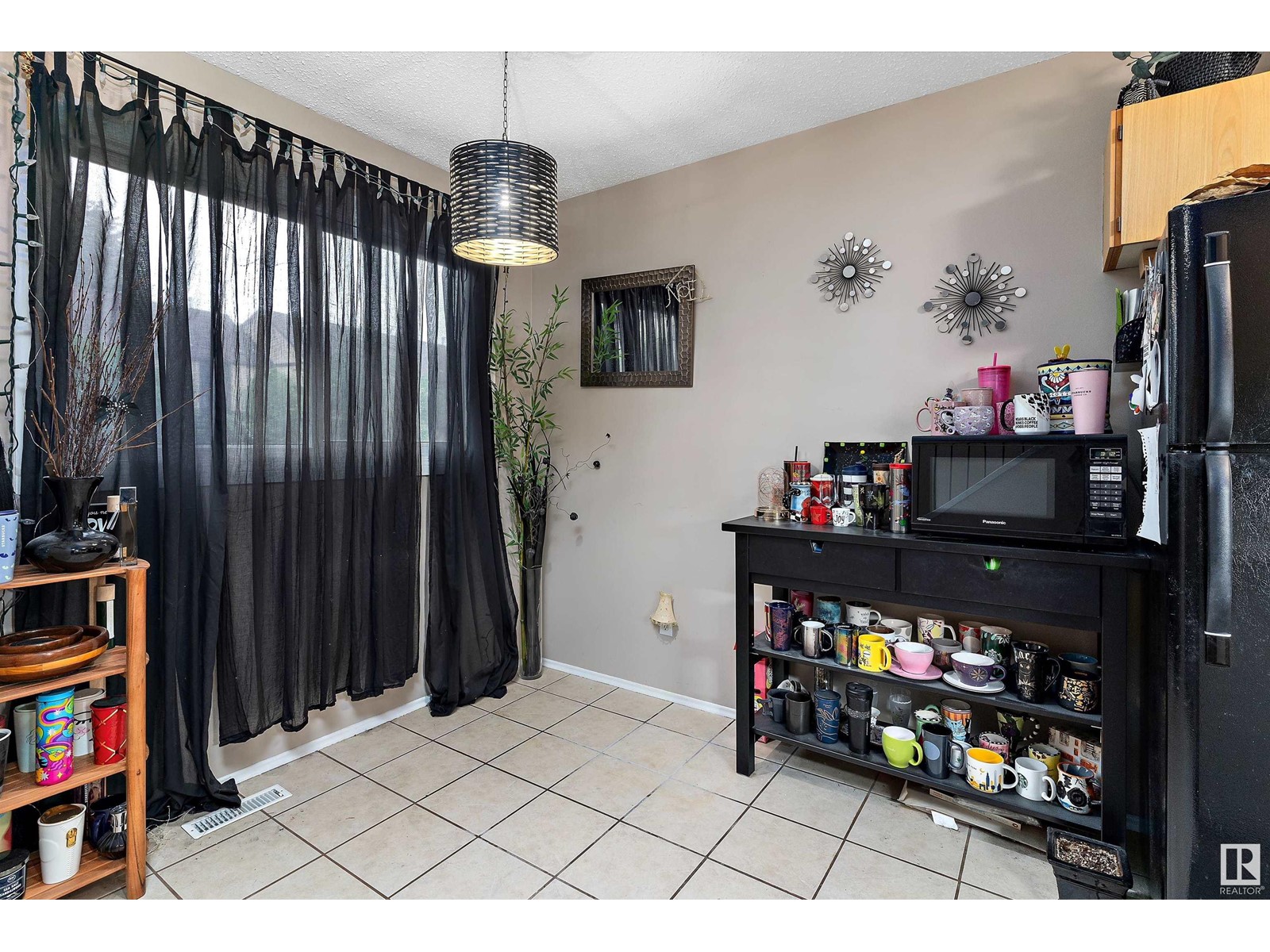 12076 25 Av Nw, Edmonton, Alberta  T6J 4L3 - Photo 3 - E4399313