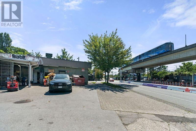 Listing Picture 20 of 21 : 2287 COMMERCIAL DRIVE, Vancouver / 溫哥華 - 魯藝地產 Yvonne Lu Group - MLS Medallion Club Member