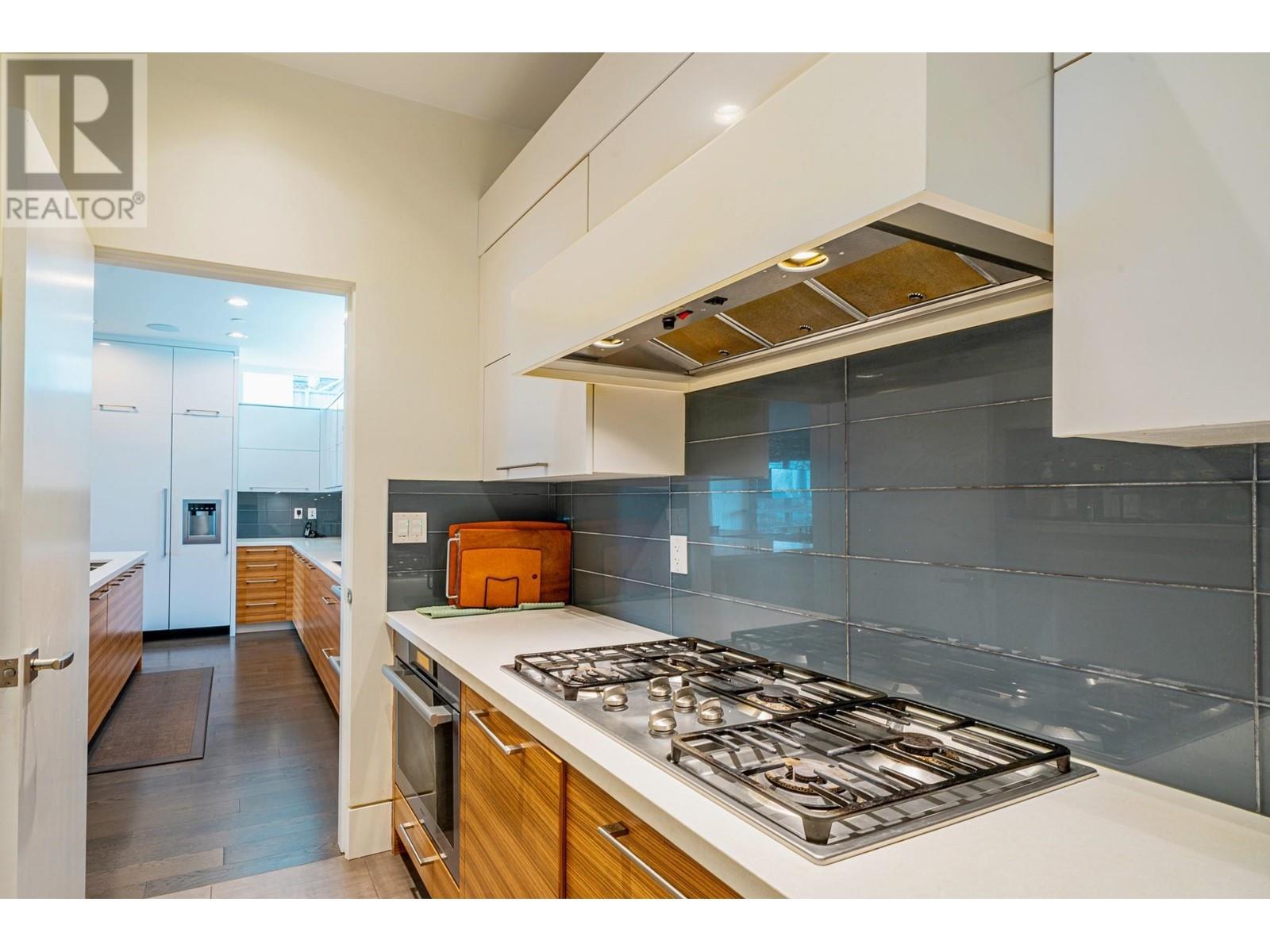 Listing Picture 14 of 33 : 4350 LOCARNO CRESCENT, Vancouver / 溫哥華 - 魯藝地產 Yvonne Lu Group - MLS Medallion Club Member