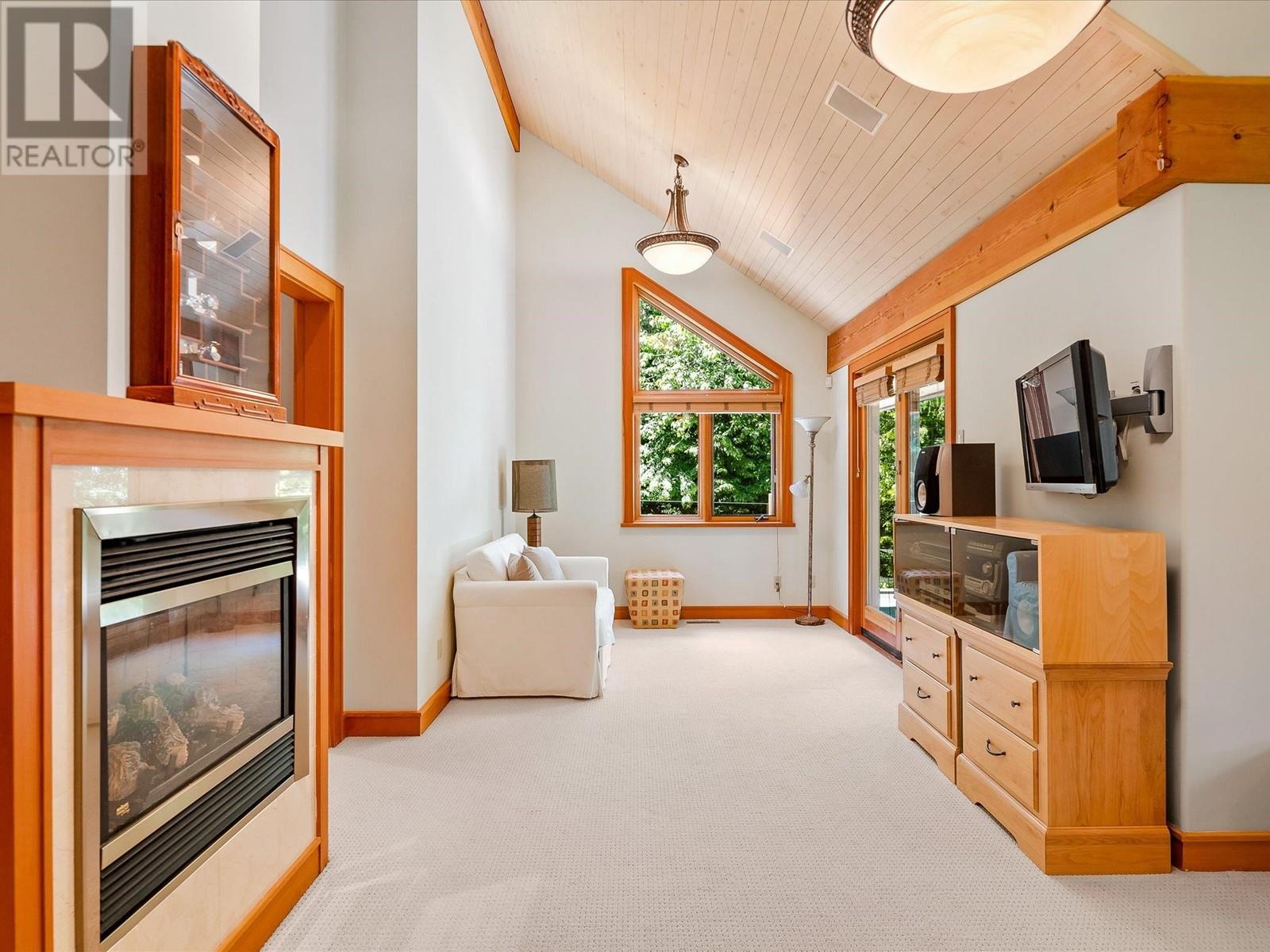8115 Mckeevers Place, Whistler, British Columbia  V8E 0G1 - Photo 10 - R2908901