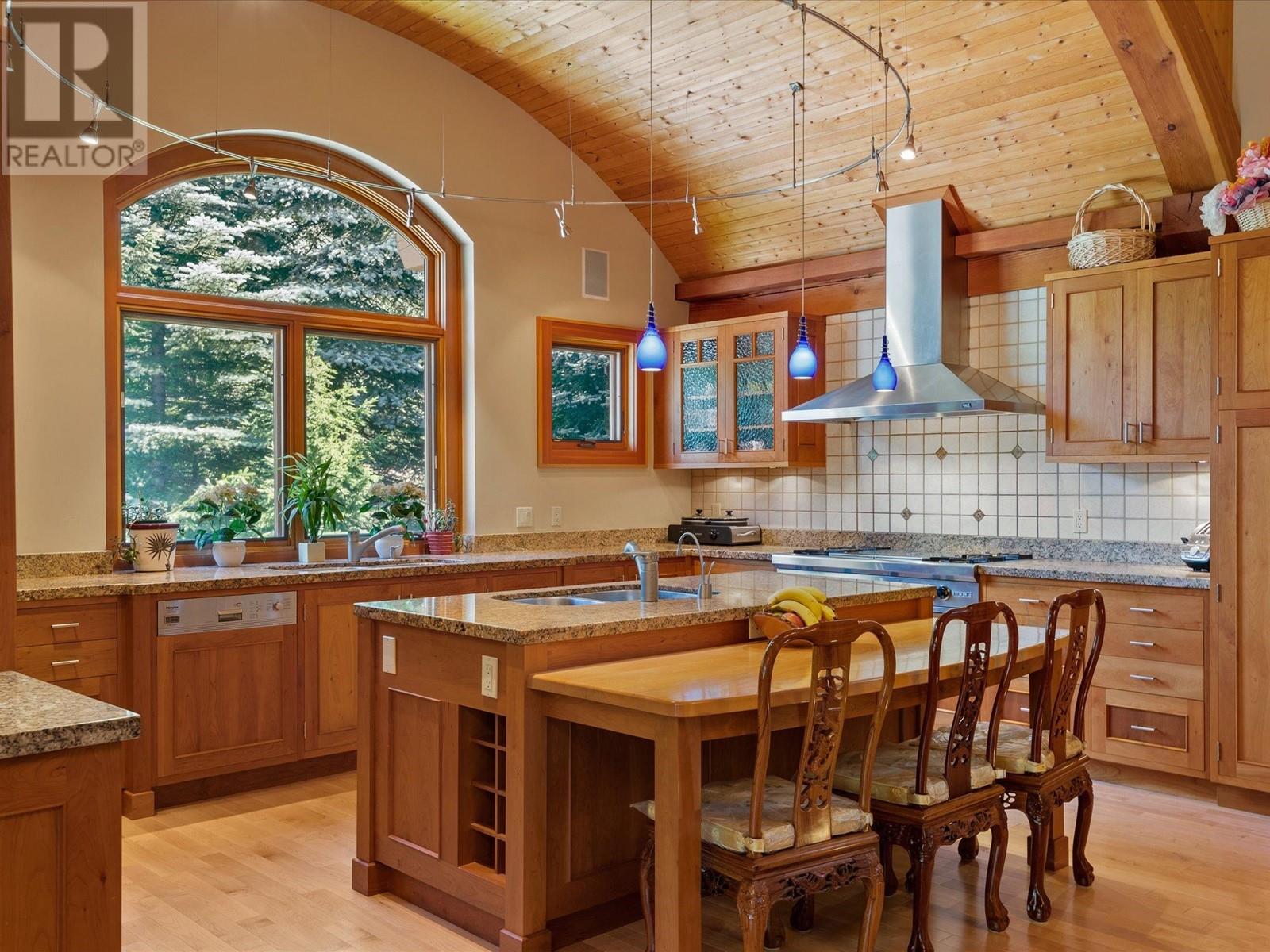 8115 Mckeevers Place, Whistler, British Columbia  V8E 0G1 - Photo 2 - R2908901
