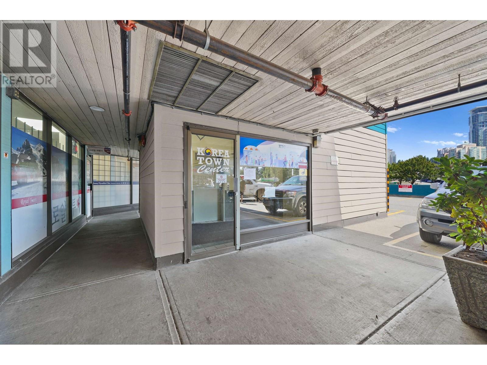 Listing Picture 3 of 15 : 324 4501 NORTH ROAD, Burnaby / 本拿比 - 魯藝地產 Yvonne Lu Group - MLS Medallion Club Member