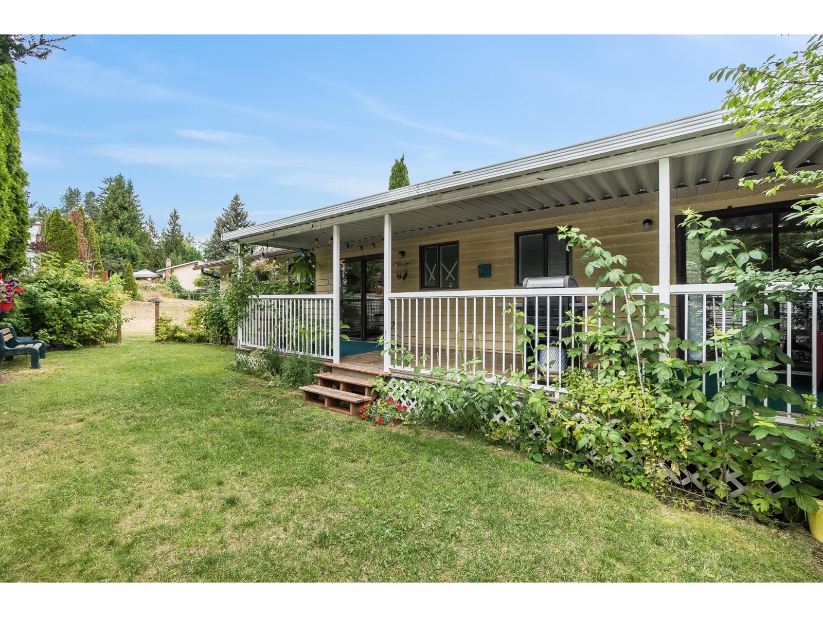 3422 Southridge Drive, Castlegar, British Columbia  V1N 4A3 - Photo 3 - 2478678