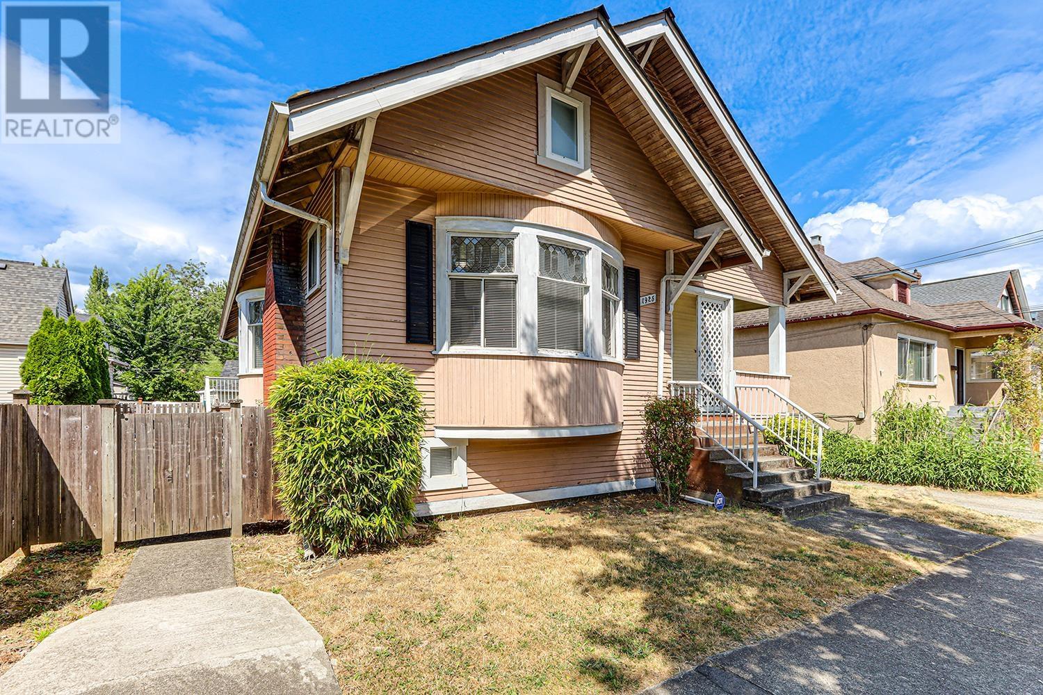 1925 Adanac Street, Vancouver, British Columbia  V5L 2E5 - Photo 2 - R2907674