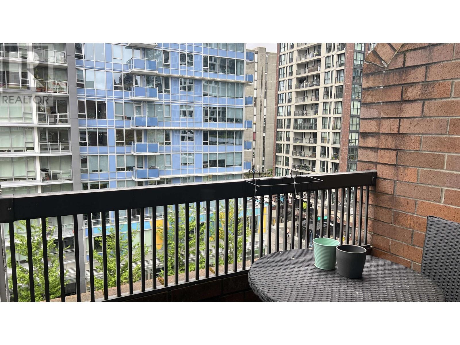 902 1330 Burrard Street, Vancouver, British Columbia  V6Z 2B8 - Photo 1 - R2874050