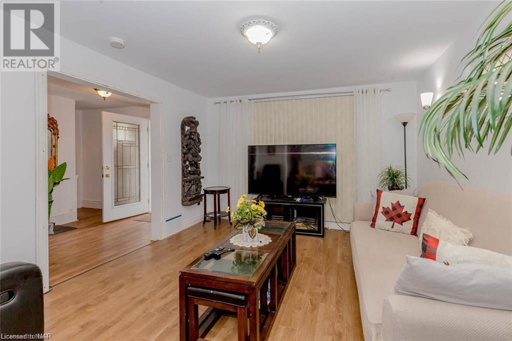 5292 Bridge Street, Niagara Falls, Ontario  L2E 2T3 - Photo 8 - 40626177