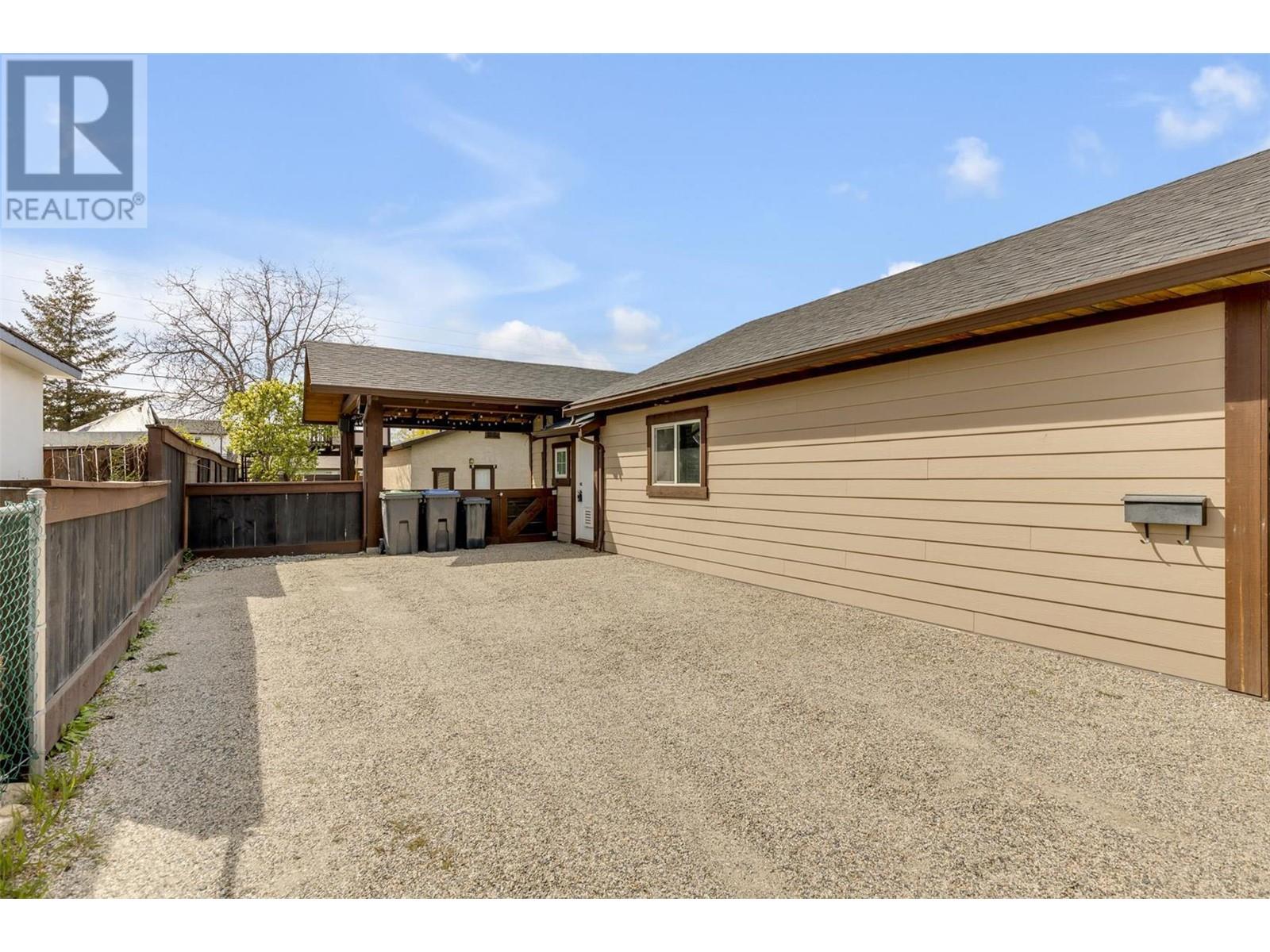 Property at 380 DOUGALL Road N image 3