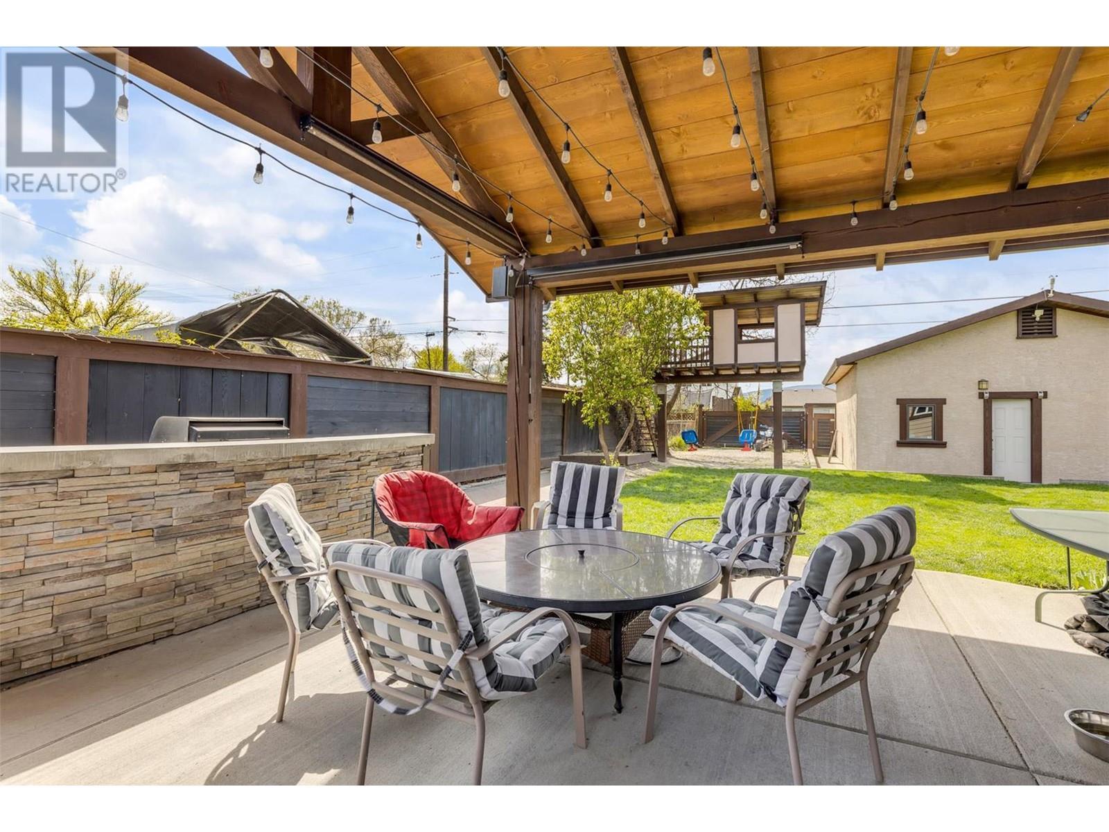 Property at 380 DOUGALL Road N image 4