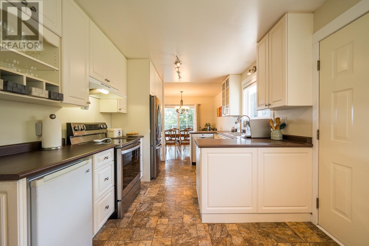 1937 Cardinal Drive, Kamloops, British Columbia   - Photo 13 - 179923