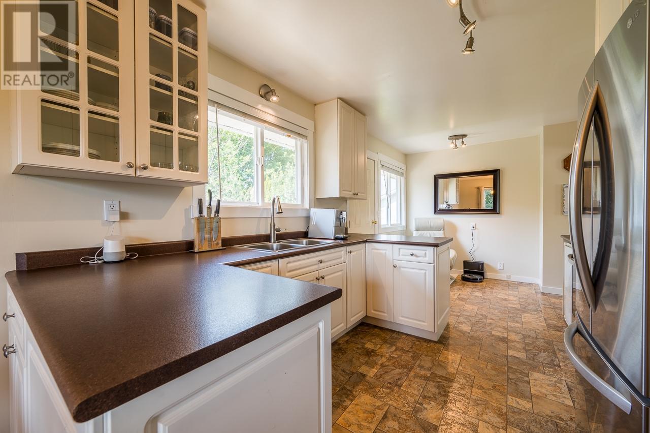 1937 Cardinal Drive, Kamloops, British Columbia   - Photo 11 - 179923