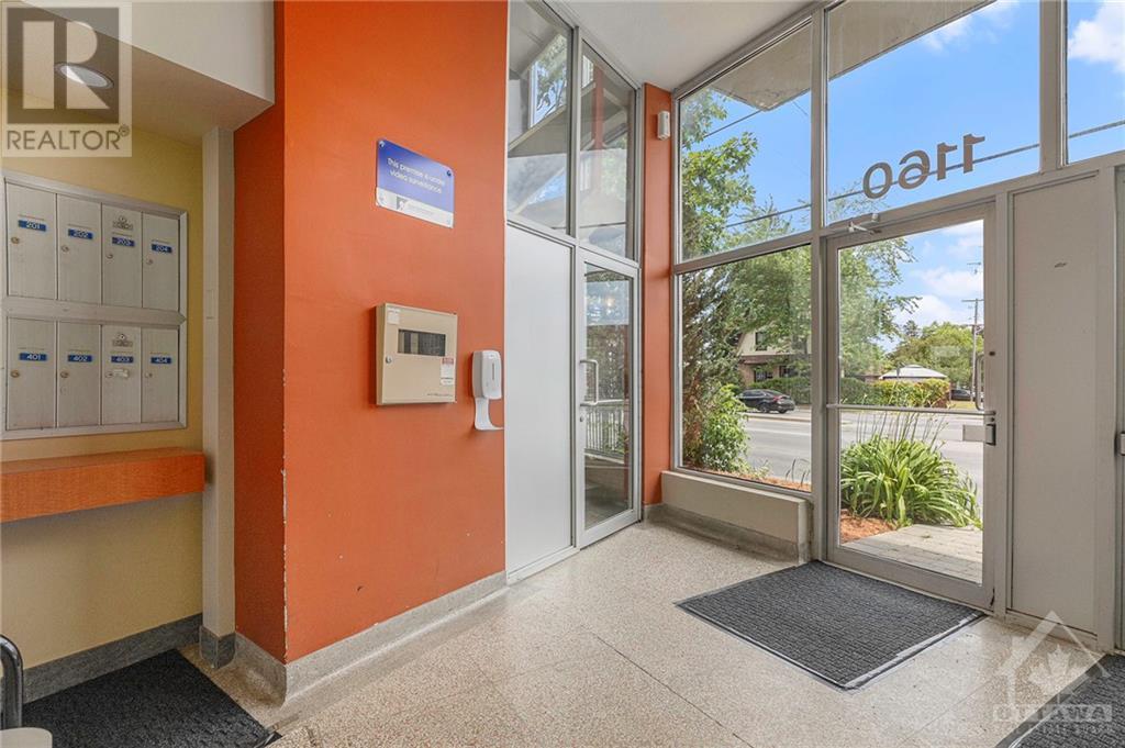 1160 Merivale RoadOttawa, Ontario  K1Z 6B5 - Photo 4 - X9516404