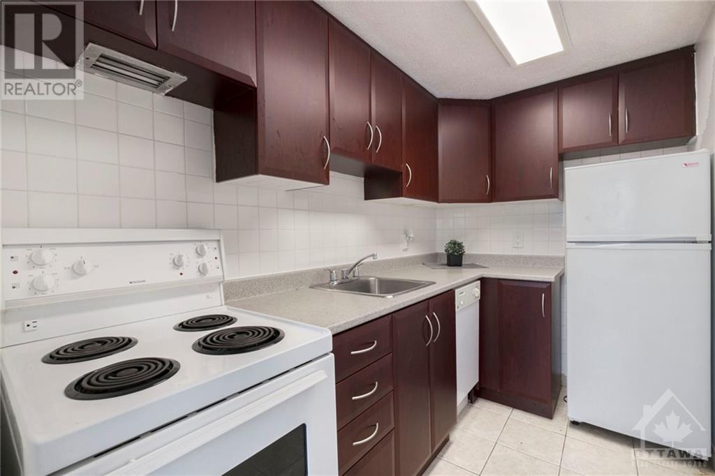 1160 Merivale RoadOttawa, Ontario  K1Z 6B5 - Photo 6 - X9516404