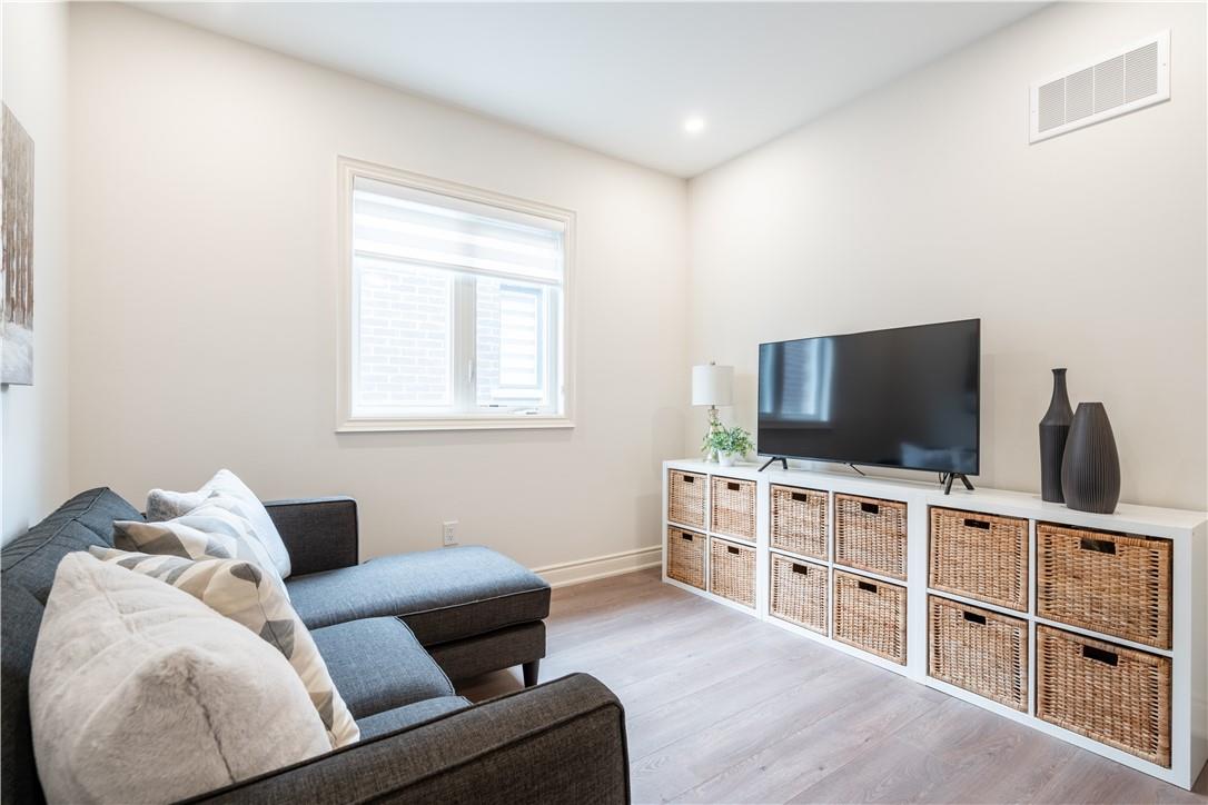 Image of property at 98 Cattail Crescent