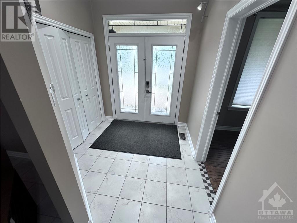 657 Devonwood Circle, Ottawa, Ontario K1T 4E7 - Photo 2 - 1404590