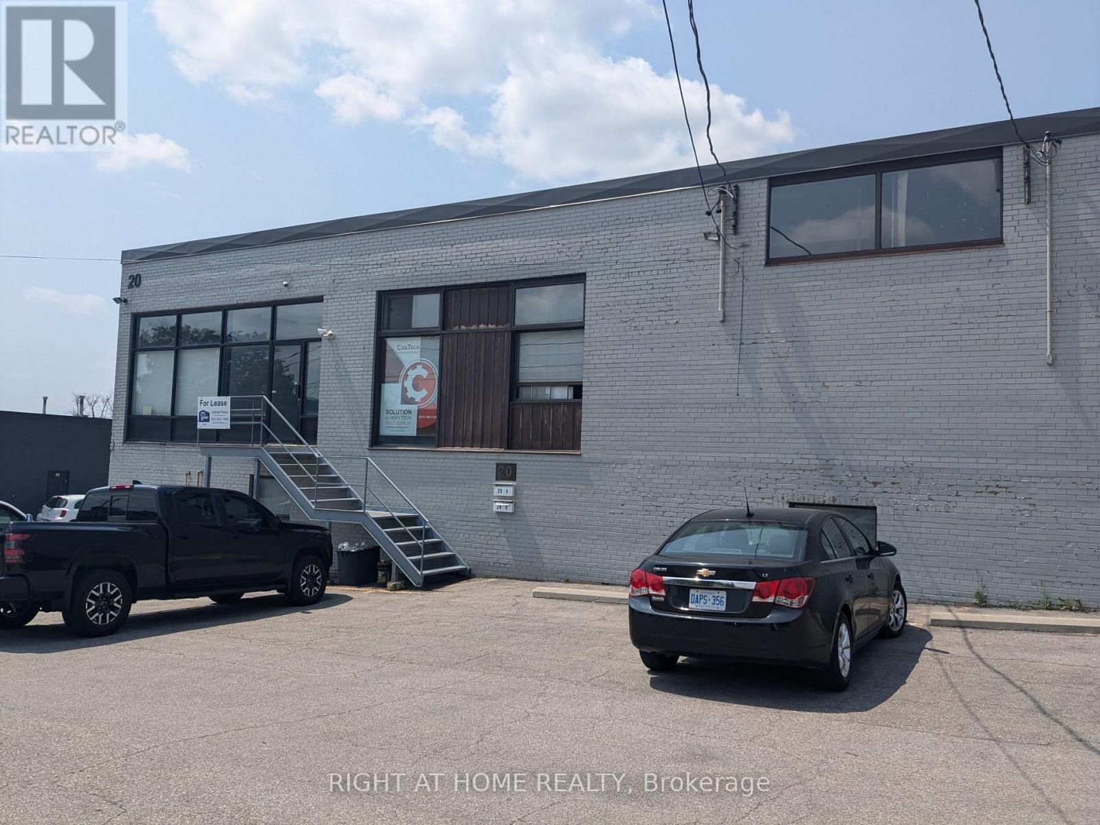 A - 20 Sheffield Street, Toronto (Brookhaven-Amesbury), Ontario  M6M 3E6 - Photo 1 - W9230966