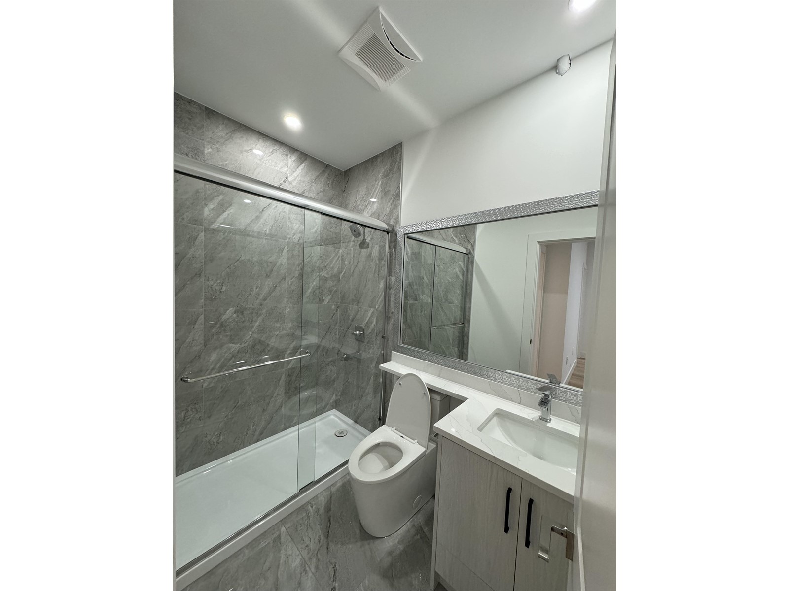 Property at 6261 148 STREET image 3
