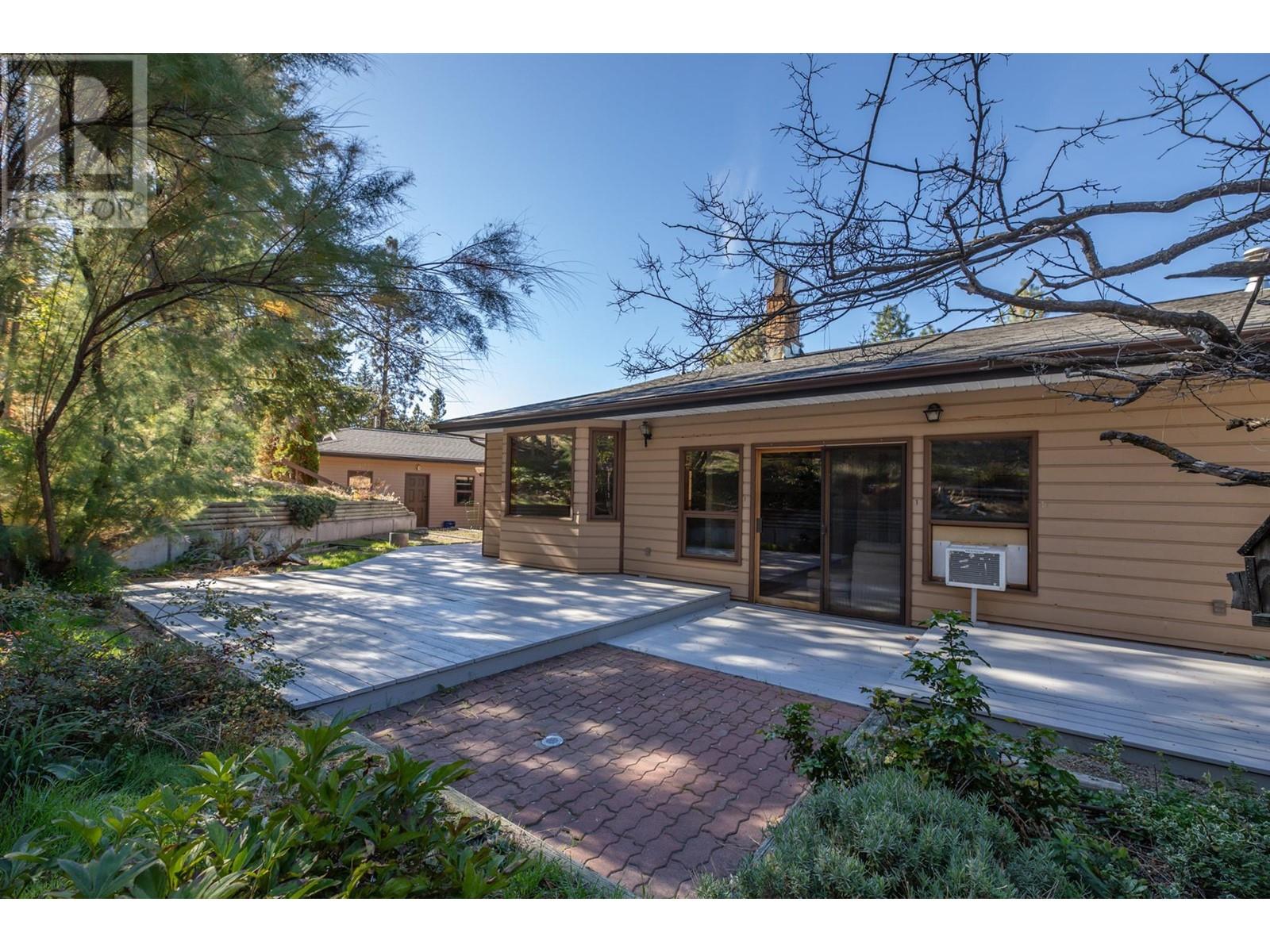 8015 VICTORIA Road, summerland, British Columbia