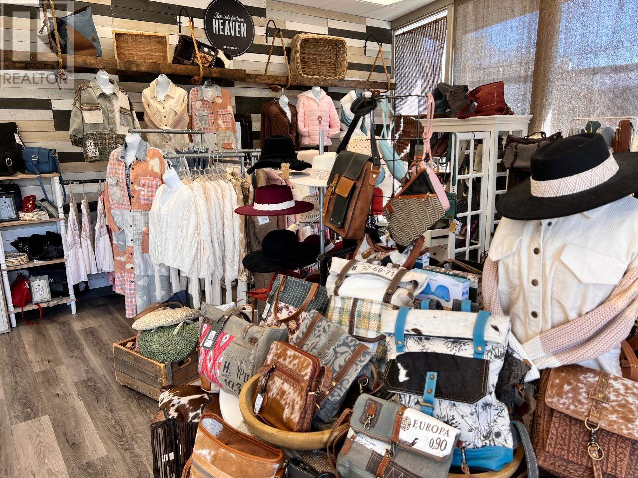 1514 Lorne Street, Kamloops, British Columbia   - Photo 2 - 180090