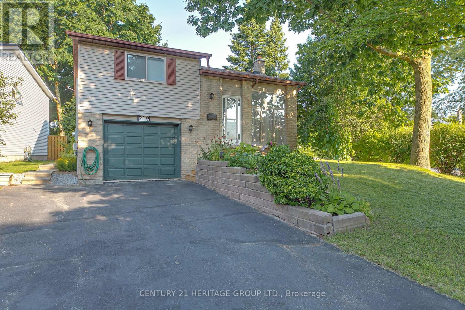 219 Burns Circle, Barrie (Letitia Heights), Ontario  L4N 6A5 - Photo 1 - S9229670