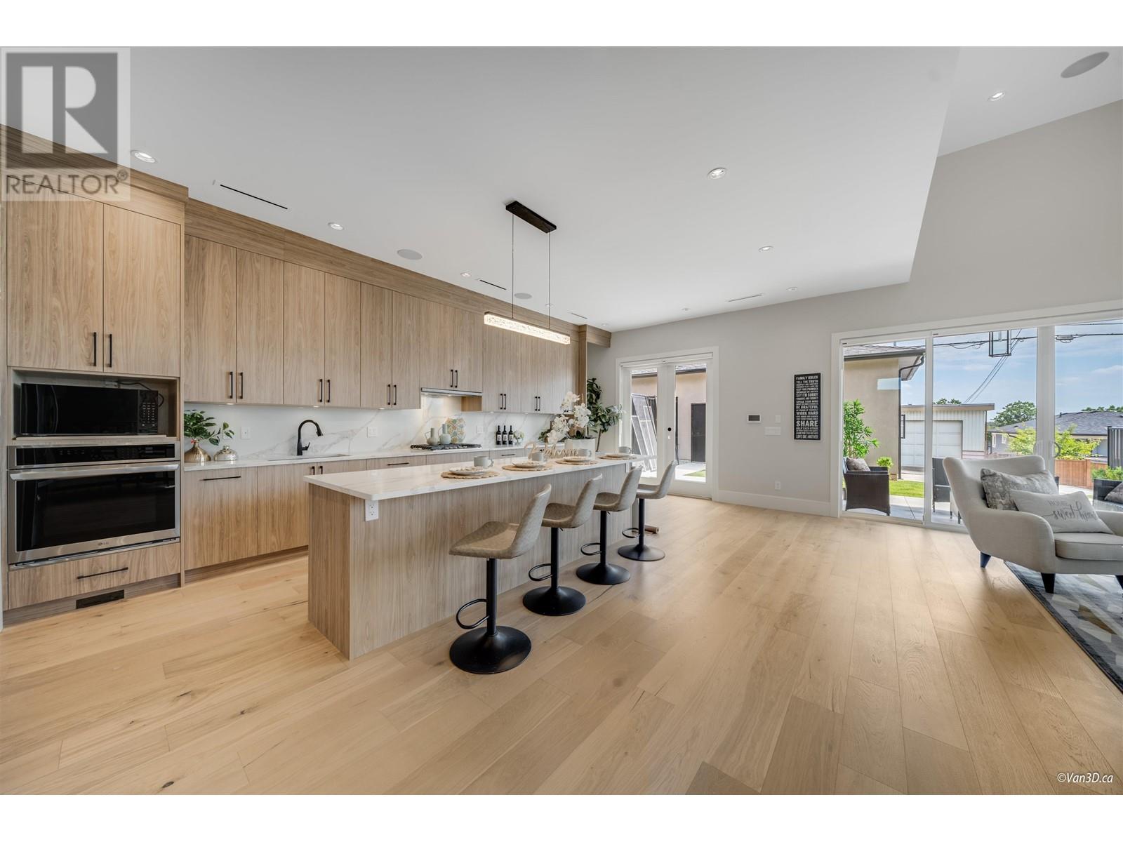 Listing Picture 3 of 4 : 4452 HALLEY AVENUE, Burnaby / 本拿比 - 魯藝地產 Yvonne Lu Group - MLS Medallion Club Member