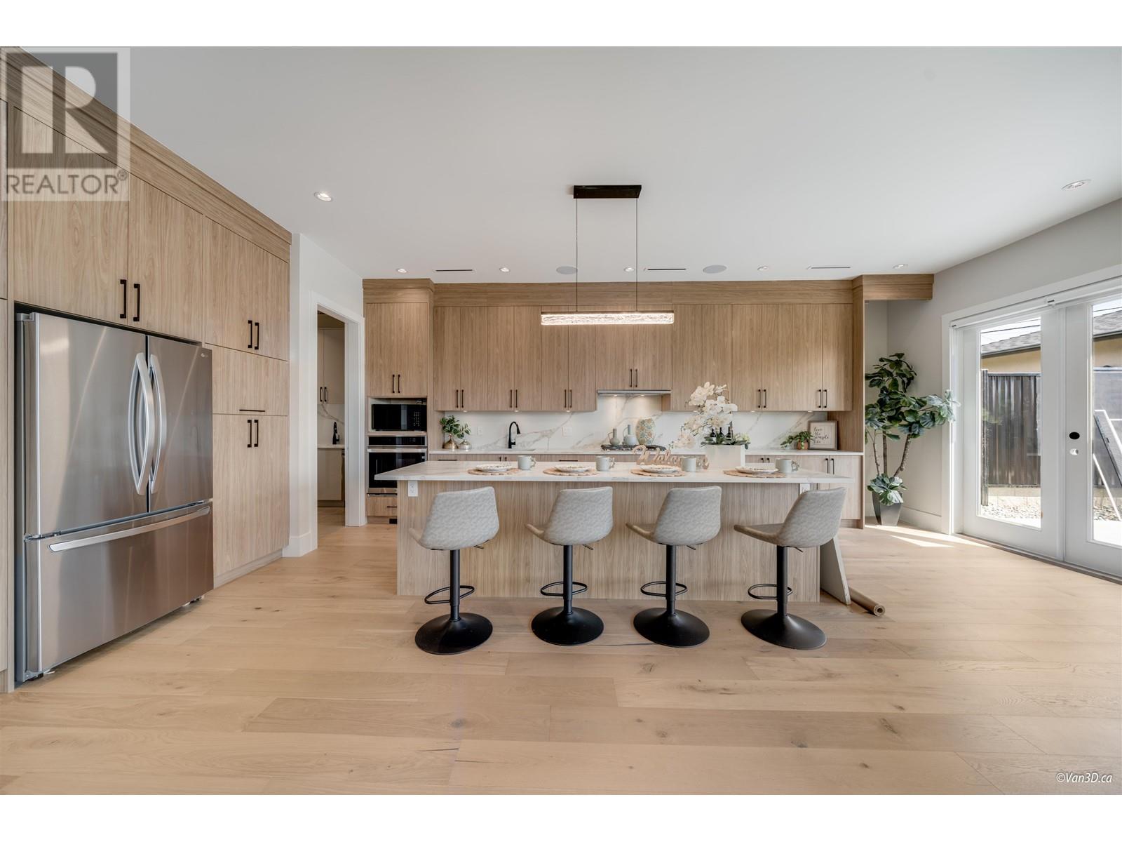 Listing Picture 4 of 4 : 4452 HALLEY AVENUE, Burnaby / 本拿比 - 魯藝地產 Yvonne Lu Group - MLS Medallion Club Member