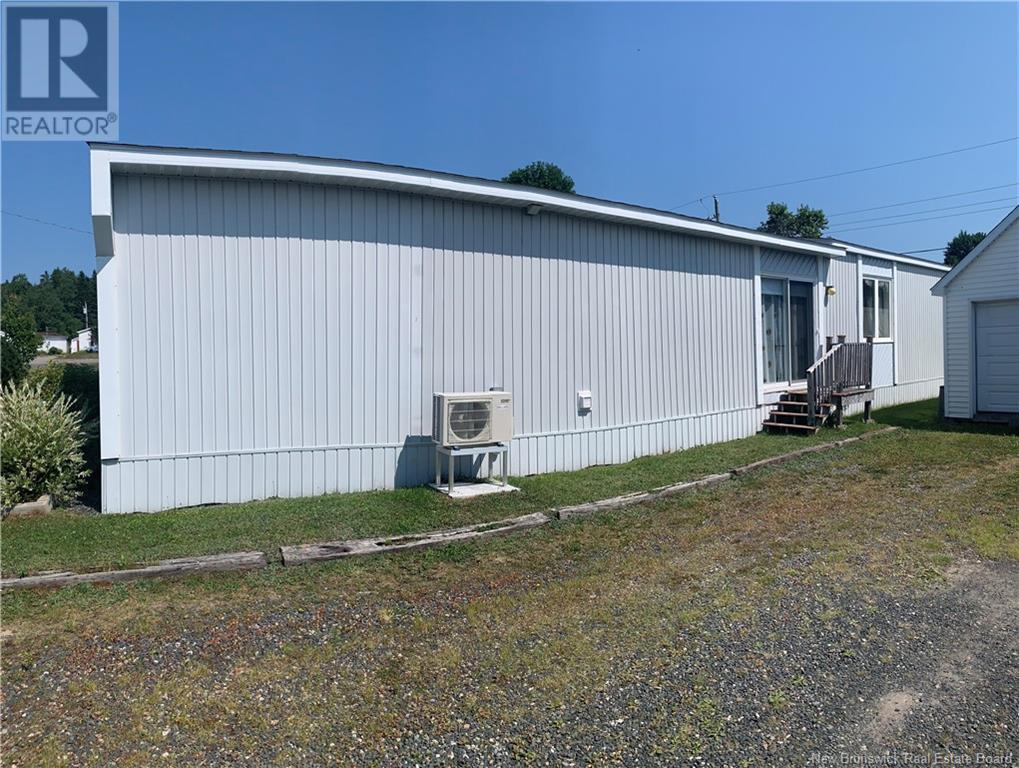 6 2e Av Du Parc, Caraquet, New Brunswick  E1W 1A7 - Photo 8 - NB103684