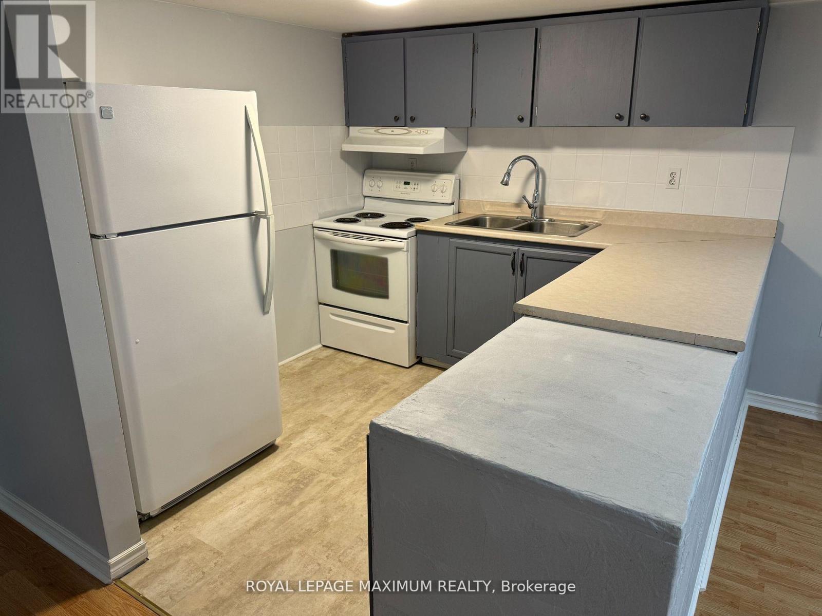 Bsmt - 1 Midden Crescent, Toronto (Willowridge-Martingrove-Richview), Ontario  M9R 3L7 - Photo 11 - W9233199