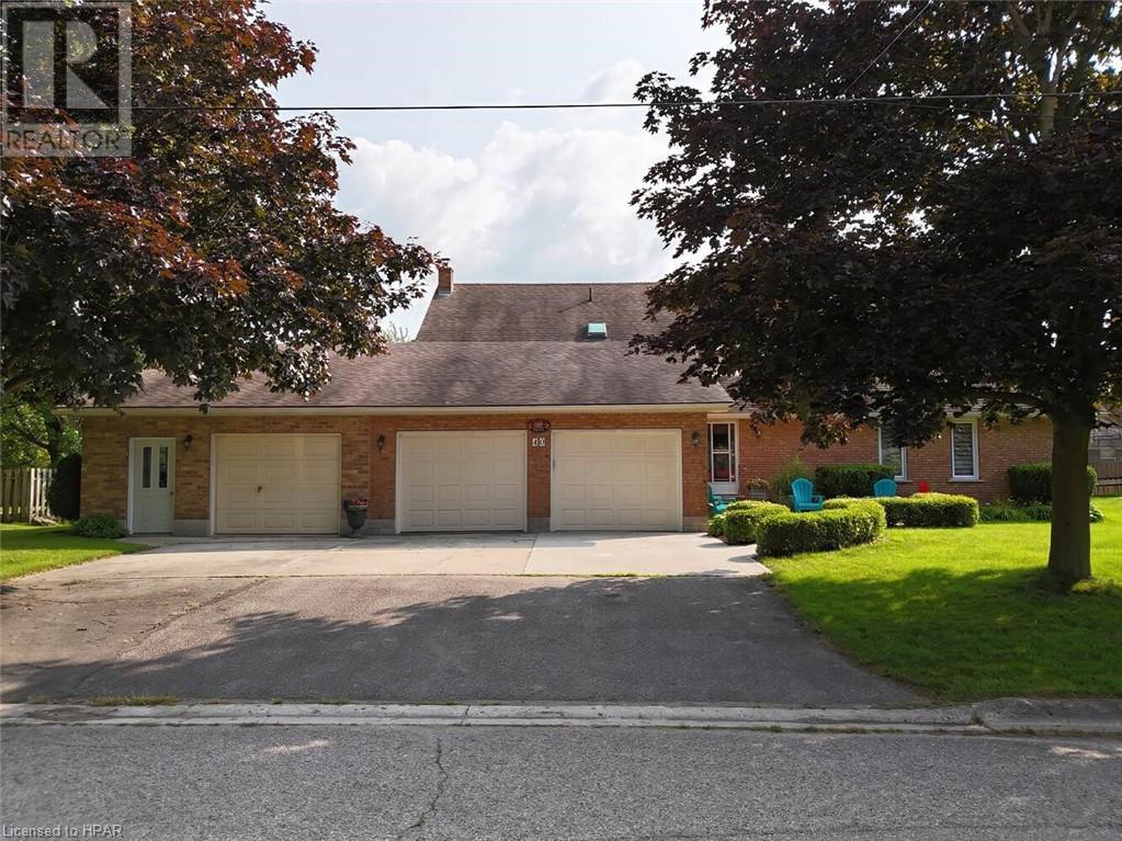 40 Albert Street, Mitchell, Ontario  N0K 1N0 - Photo 1 - 40624318
