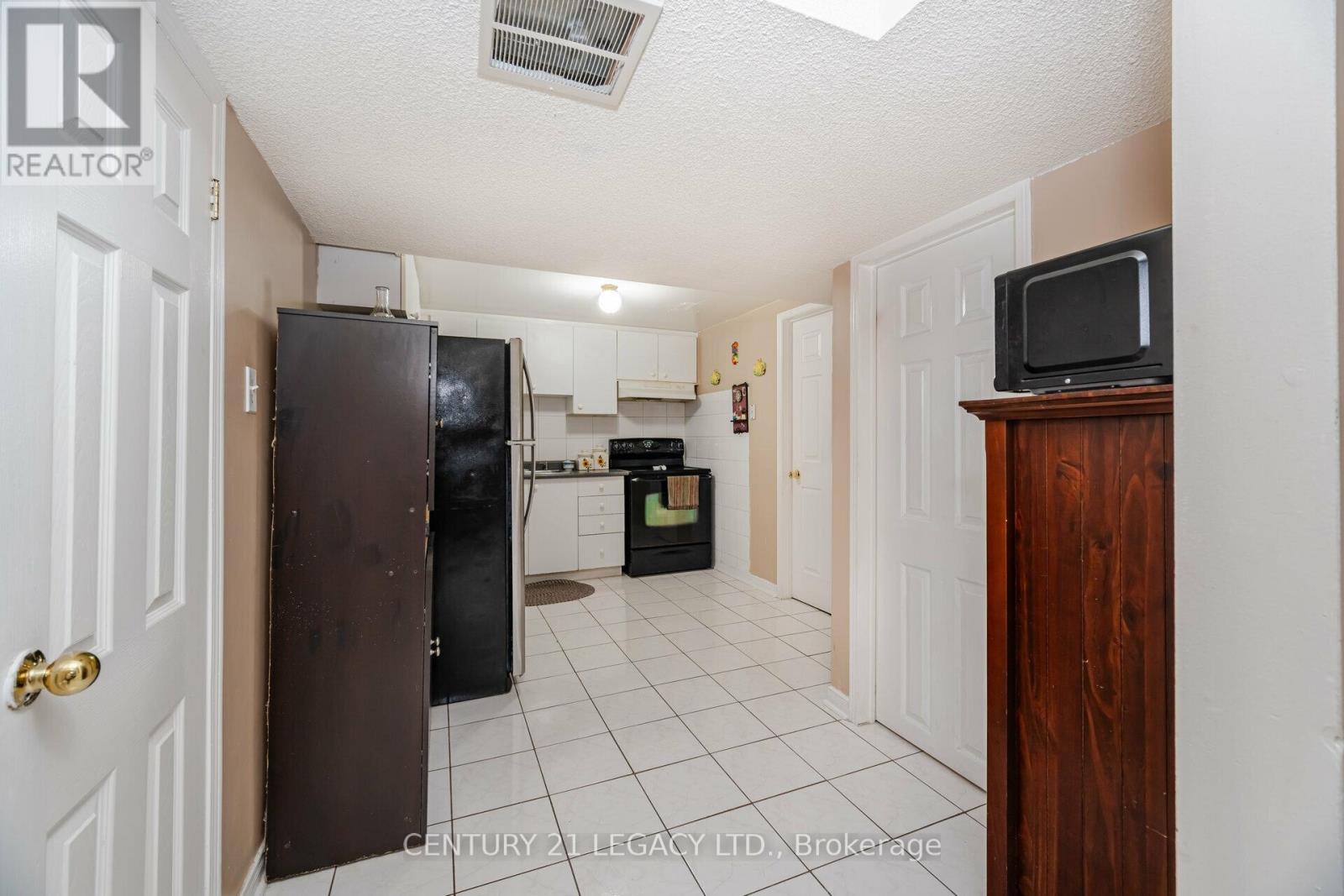 94 Sal Circle, Brampton (Sandringham-Wellington), Ontario  L6R 1H5 - Photo 30 - W9233489