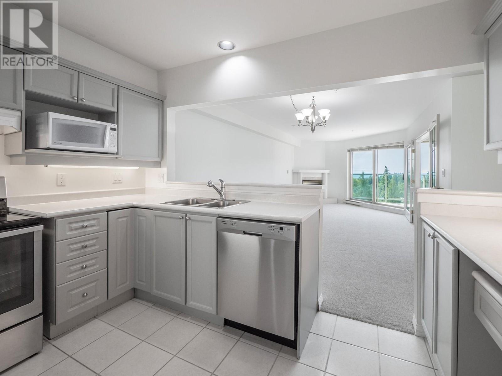 203 5780 Trail Avenue, Sechelt, British Columbia  V7Z 0K5 - Photo 1 - R2910851