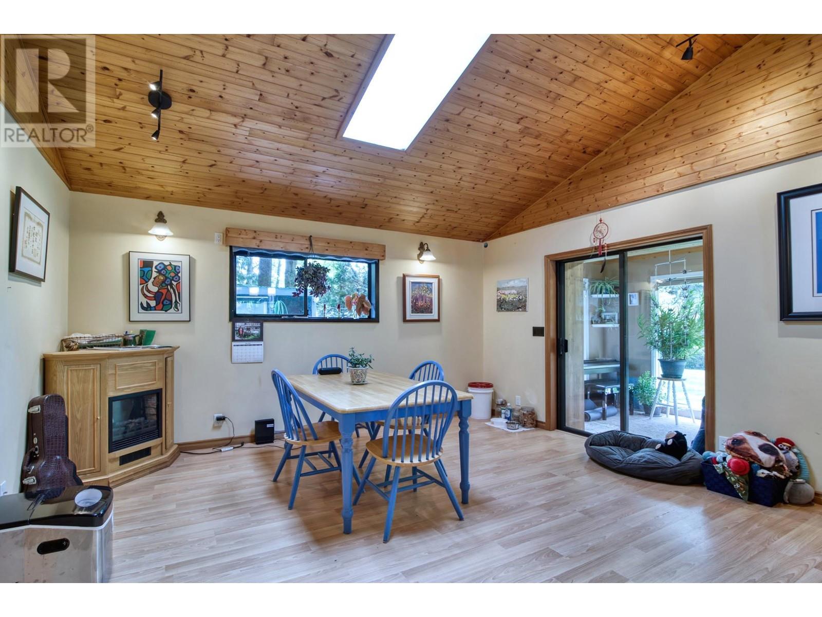 7858-7860 Redrooffs Road, Halfmoon Bay, British Columbia  V7Z 1A4 - Photo 13 - R2910840