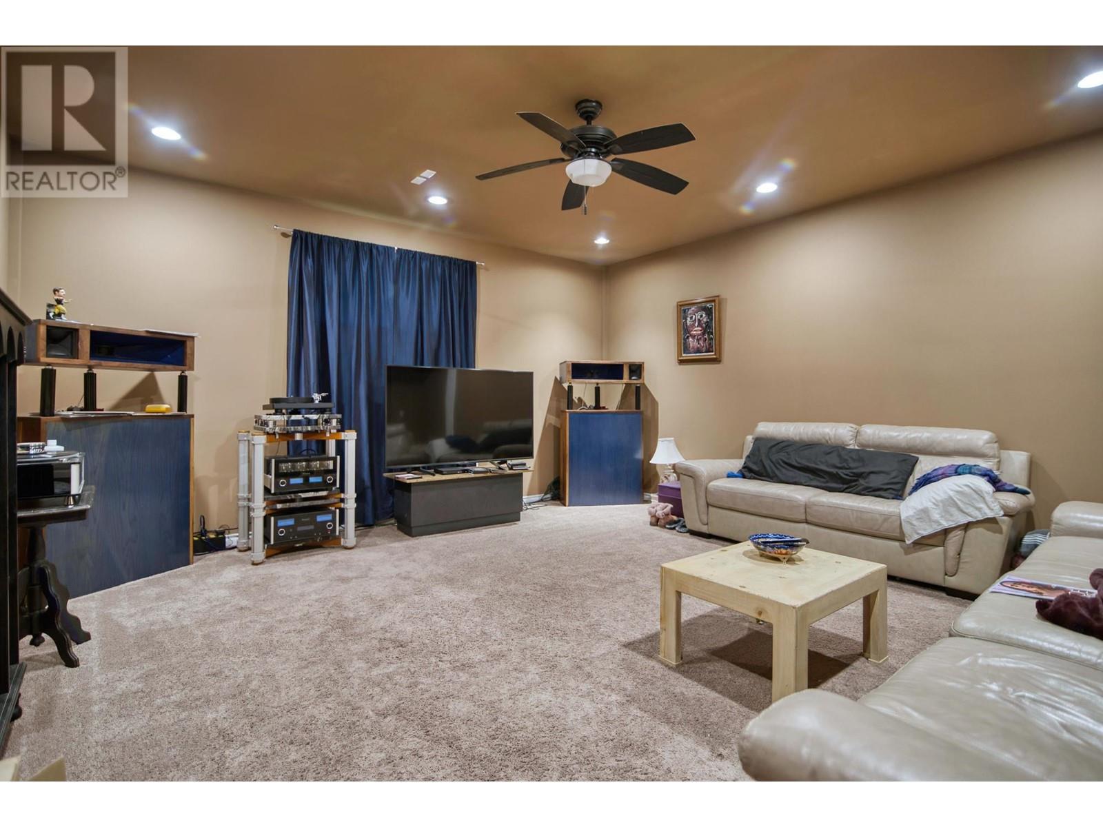 7858-7860 Redrooffs Road, Halfmoon Bay, British Columbia  V7Z 1A4 - Photo 17 - R2910840