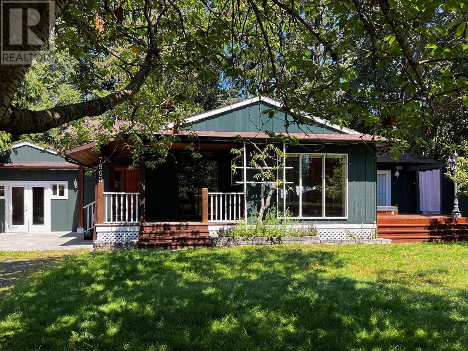 7858-7860 Redrooffs Road, Halfmoon Bay, British Columbia  V7Z 1A4 - Photo 2 - R2910840