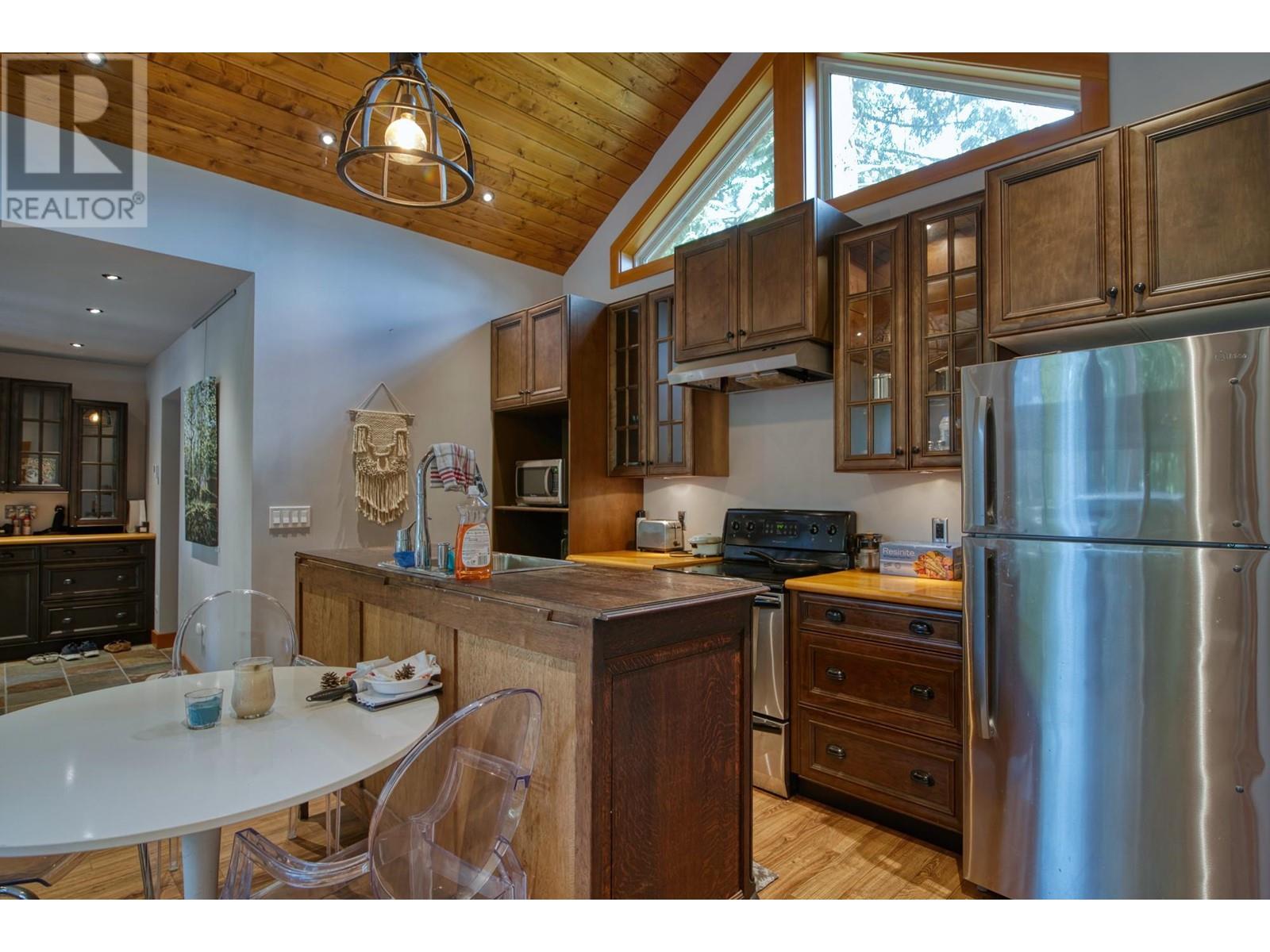 7858-7860 Redrooffs Road, Halfmoon Bay, British Columbia  V7Z 1A4 - Photo 26 - R2910840