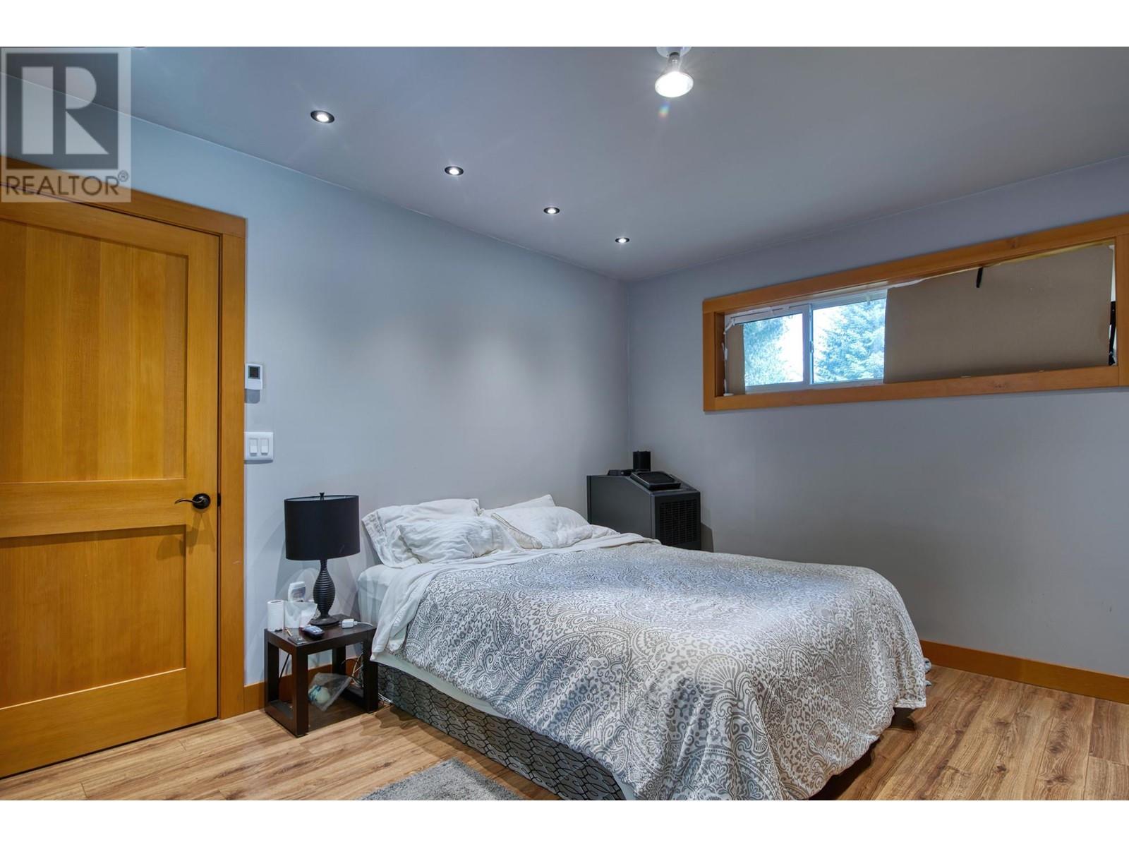 7858-7860 Redrooffs Road, Halfmoon Bay, British Columbia  V7Z 1A4 - Photo 28 - R2910840