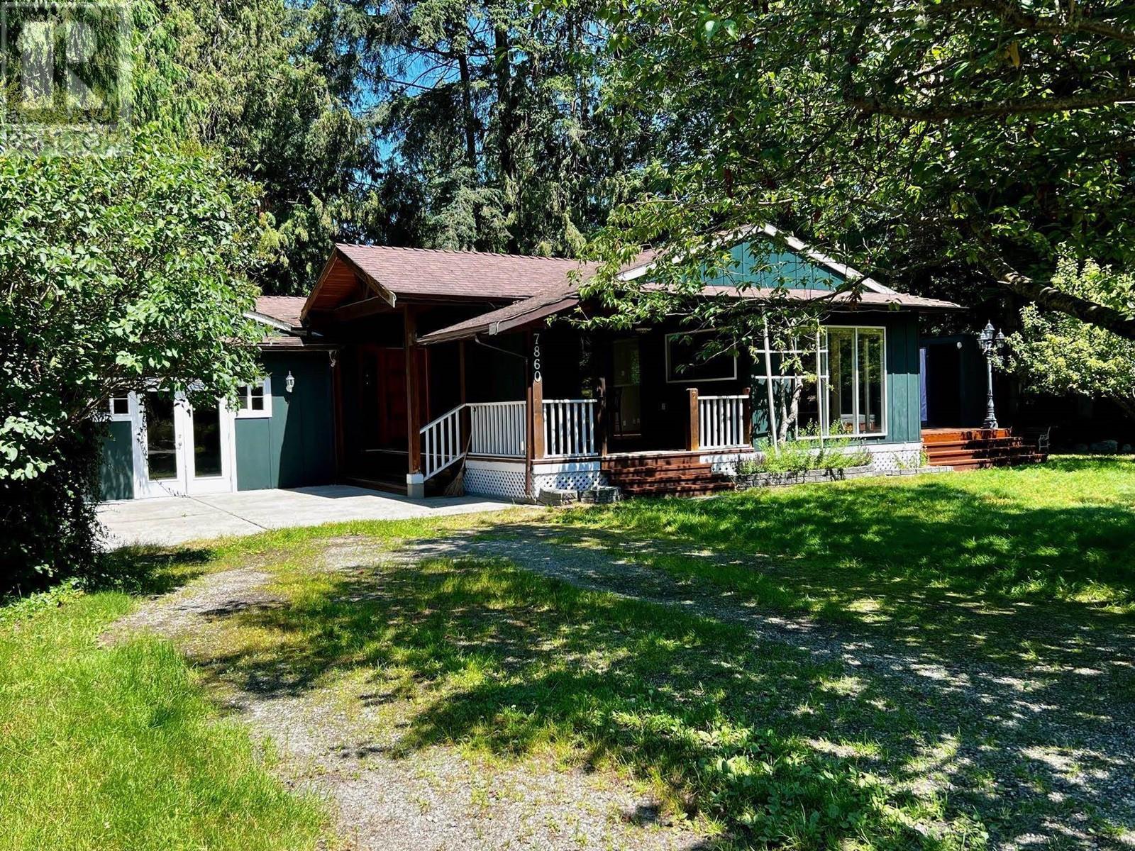 7858-7860 Redrooffs Road, Halfmoon Bay, British Columbia  V7Z 1A4 - Photo 4 - R2910840