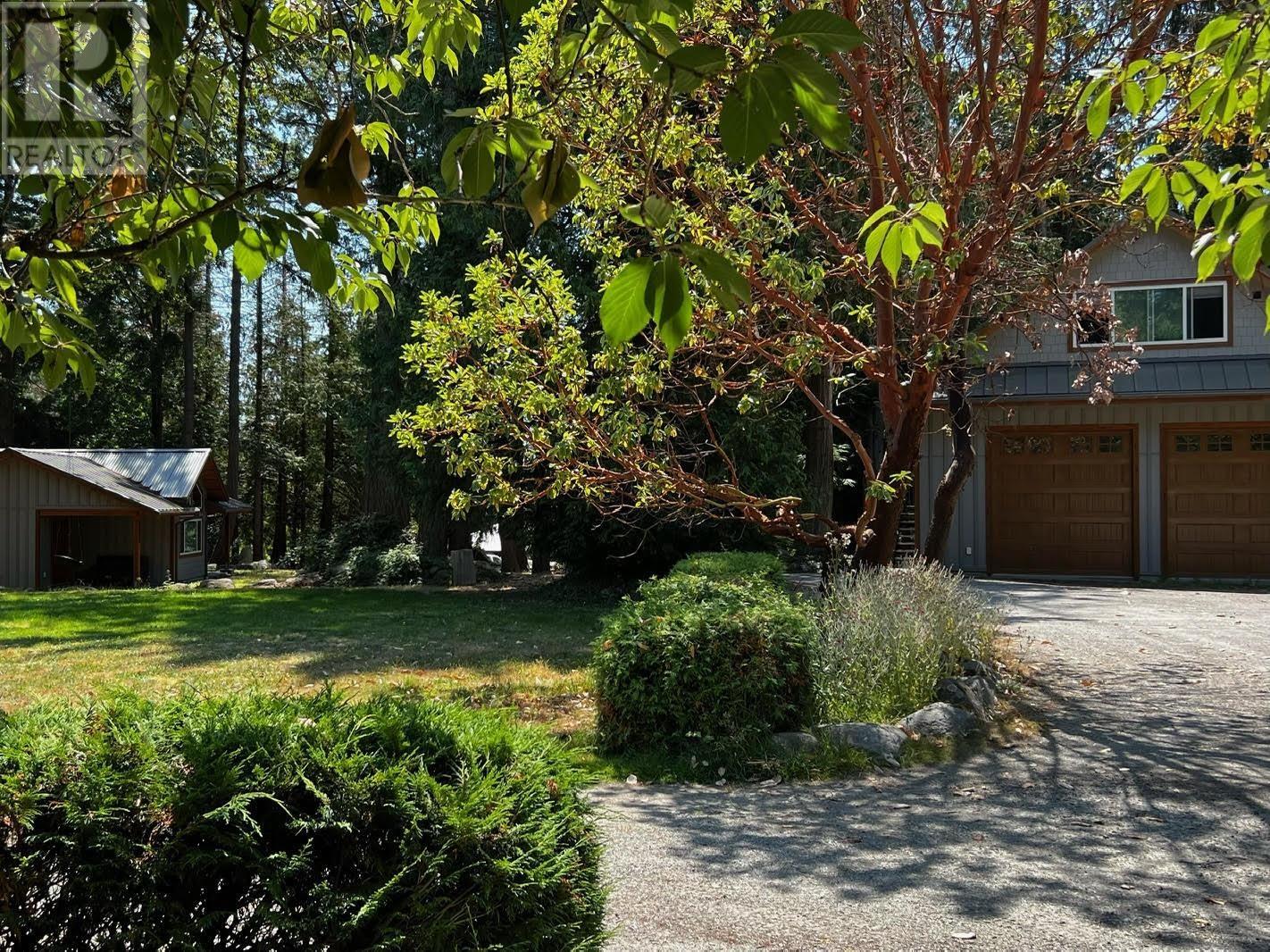 7858-7860 Redrooffs Road, Halfmoon Bay, British Columbia  V7Z 1A4 - Photo 5 - R2910840